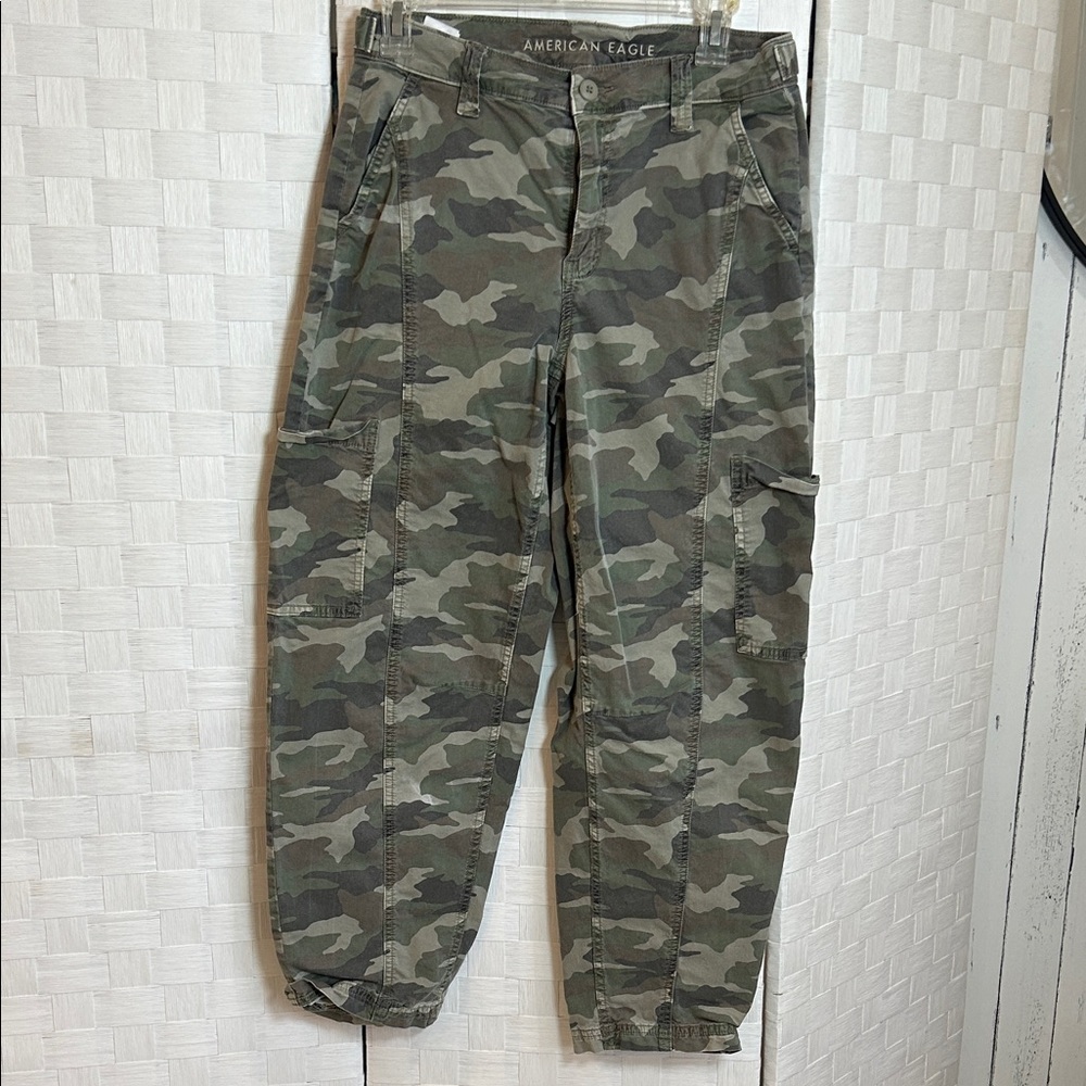 American Eagle Outfitters woman’s Camouflage Cargo Pants - Olive/Tan